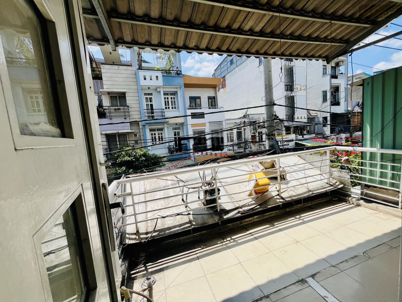 Studio ban công 30m2 giá 3tr8 gần sân bay TSN, CV Gia Định dọn vào ở ngay - có máy lạnh