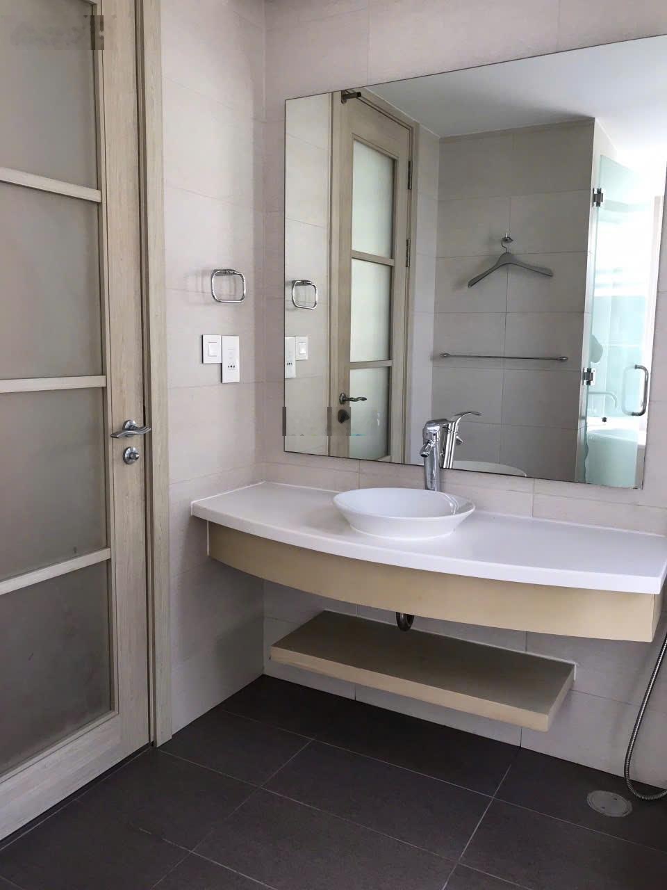 Chính chủ cho thuê nhanh căn 2PN giá tốt nhất Đảo Kim Cương, tầng cao, view sông (Con thương lượng)