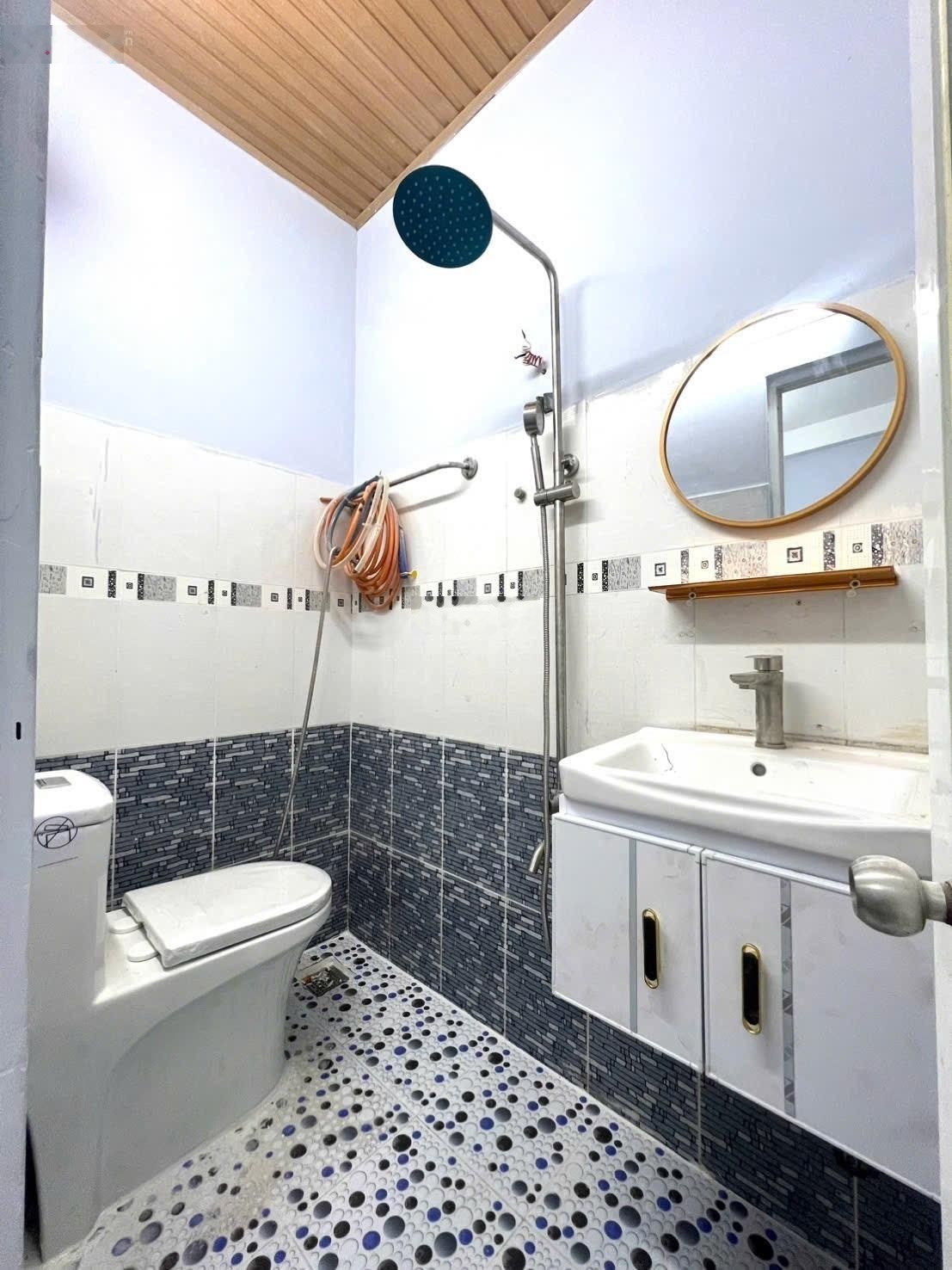 Ngang 5.7 Siêu Hiếm Thái Phiên Quận 11 Sát Quận 10. 51m2 4 Tầng BTCT. Chỉ Hơn 7 Đồng.