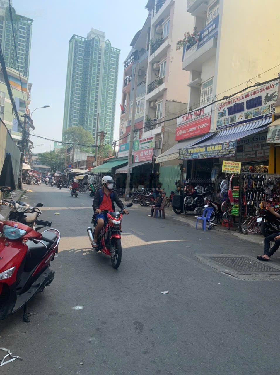 Bán nhà MT Đỗ Ngọc Thạnh _Nguyễn Chí Thanh P12, Q5. DT: 4.1x18.4m, Hầm 5 tầng. Gía bán 22,5 Tỷ