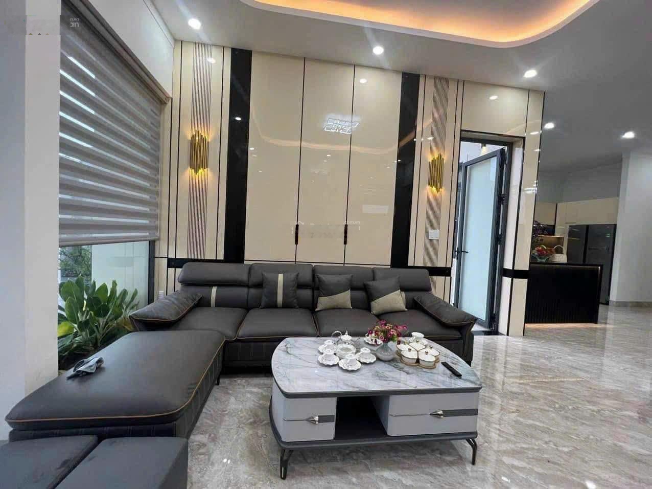 Cho thuê biệt thự MT 12A Đồng Nai, phường 14, quận 10, nằm ngay khúc Cửu Long