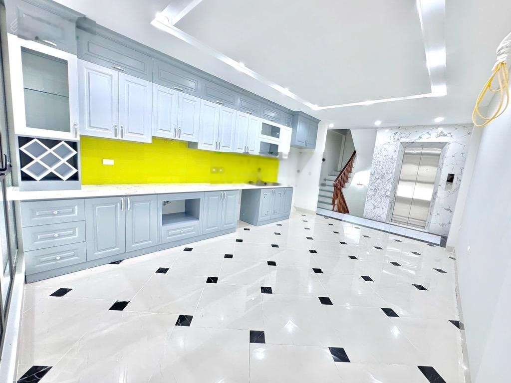 Bán nhà riêng tại 298 Ngọc Hồi, 8 tỷ VND, 36 m2, 6 tầng thang máy ô tô đỗ cửa