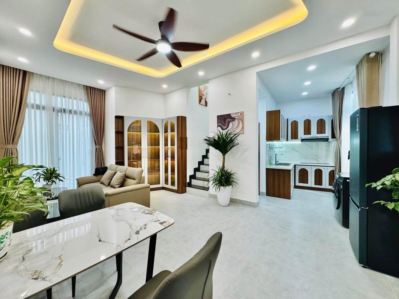 Khu phố ẩm thực Phan Xích Long, bề ngang hơn 5m, công nhận 40m2, 3PN Master, chỉ 6.x tỷ