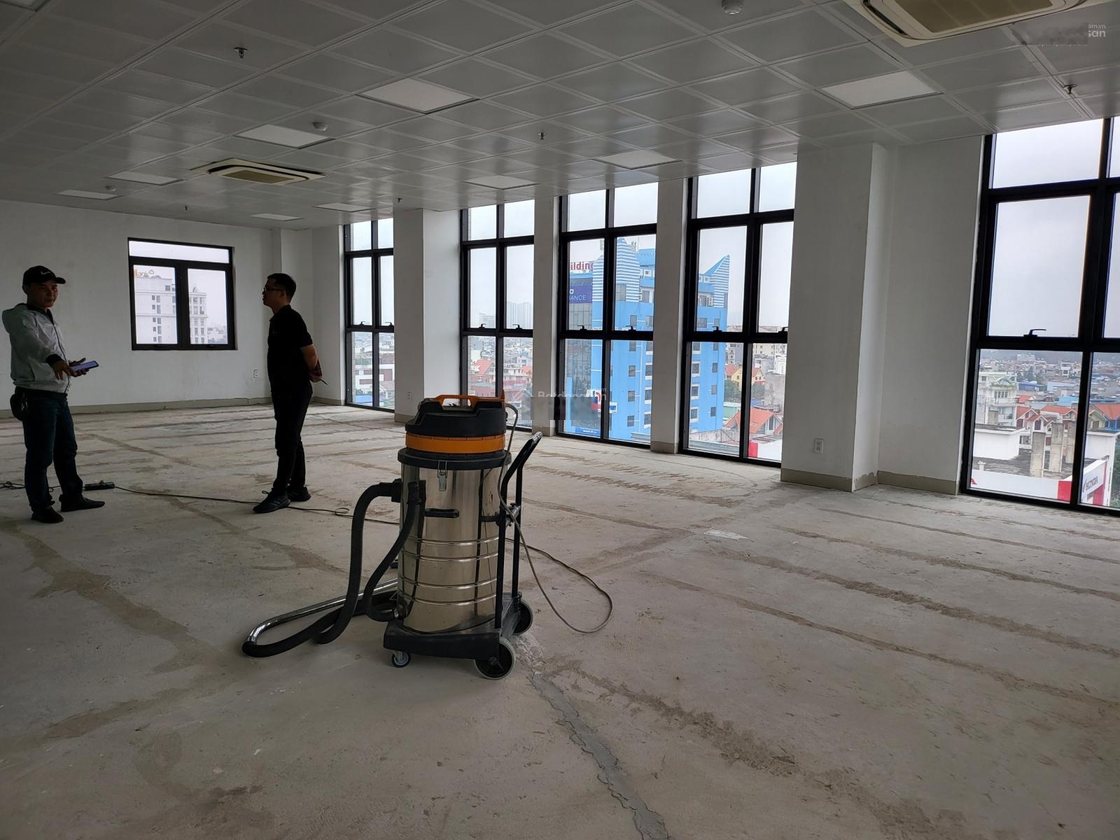 Cho thuê văn phòng 50m2 - Bãi đỗ xe ô tô cực rộng - Lê Hồng Phong