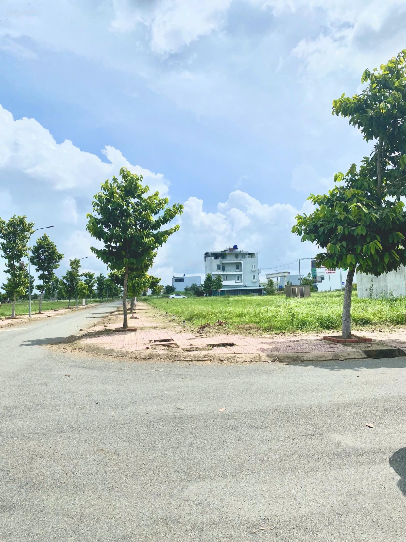 Chủ cần bán lô đất mặt tiền đường lớn về quê lập nghiệp. Gần TTHC Thủ Thừa, sổ sẵn, vị trí dễ sinh