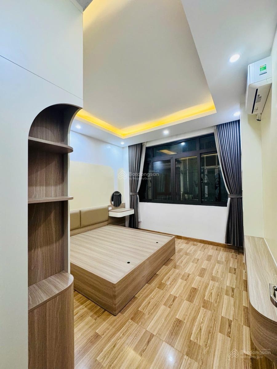 Hiến nhà bán phố Hào Nam, 100m ra mặt phố, ngõ thông 3 gác, dân trí cao, 33m2x5tầng, 10tỷ96