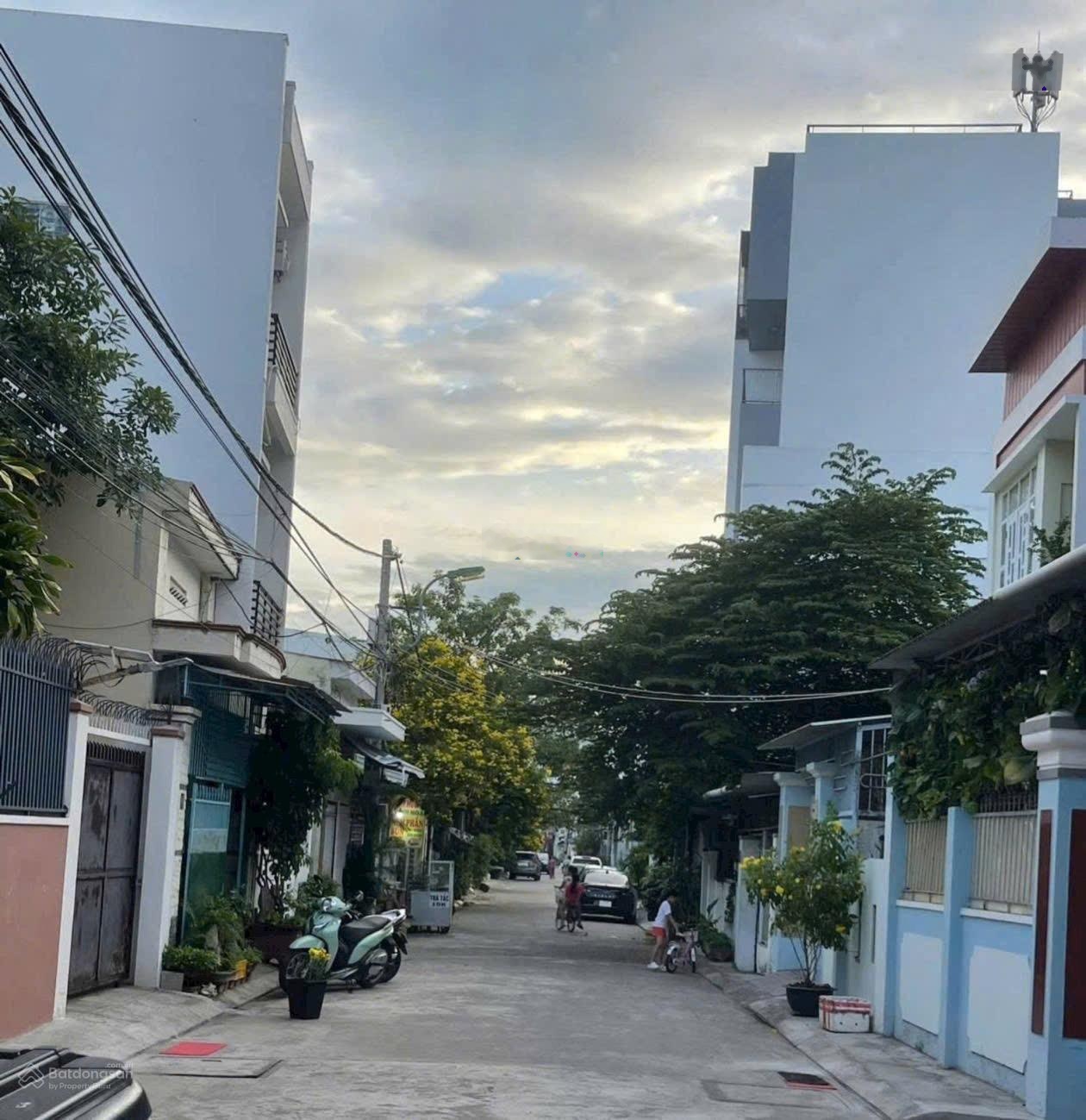 Bán căn nhà cũ mặt tiền đường Dương Văn An phường Phước Long TP Nha Trang chỉ 5.7 tỷ