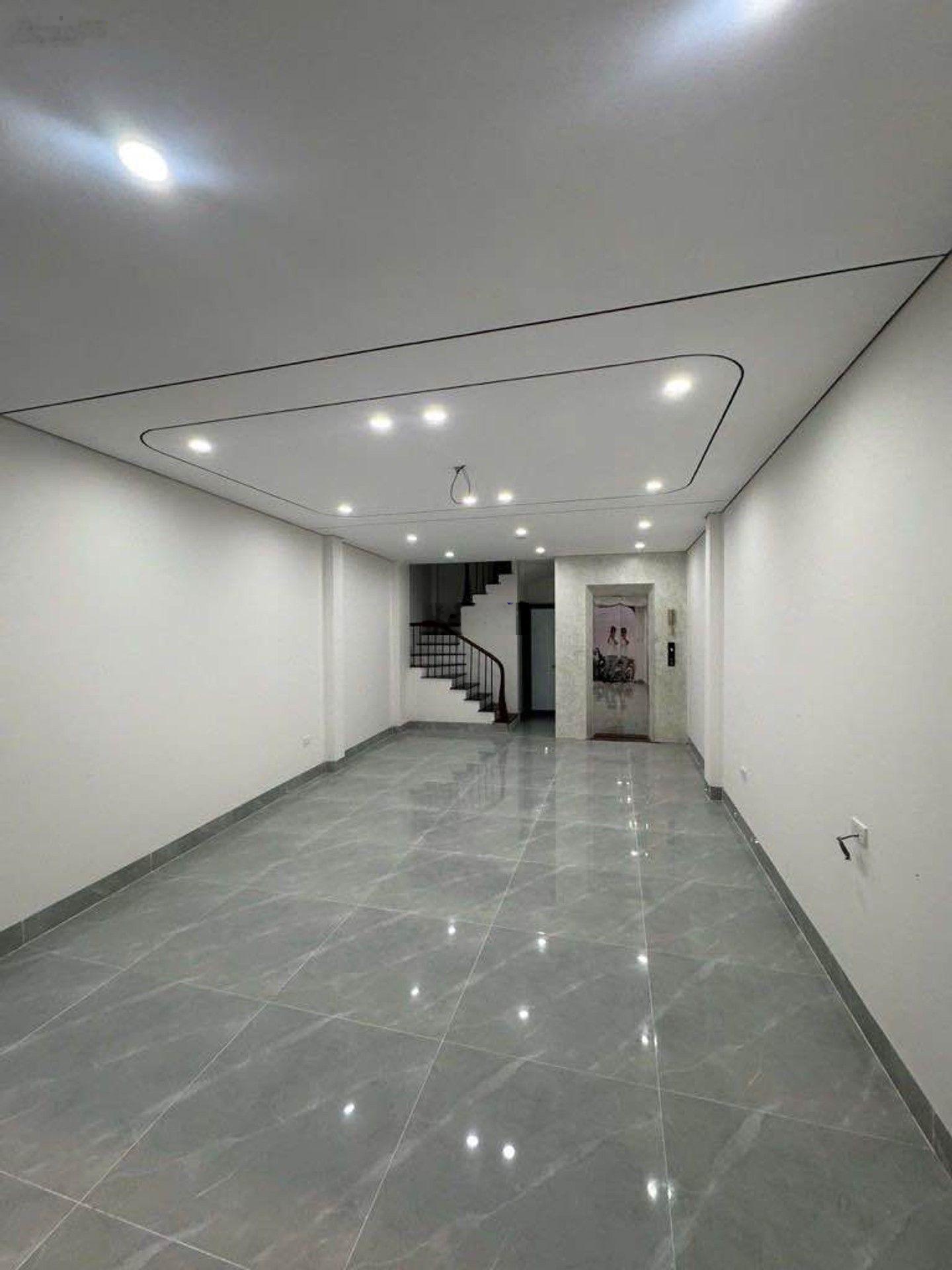 Thạch bàn. bán nhà 5 tầng. thang máy. lô góc.dt 55m . giá chỉ 9 tỷ 4. nhà thật.ảnh thật 100 % că