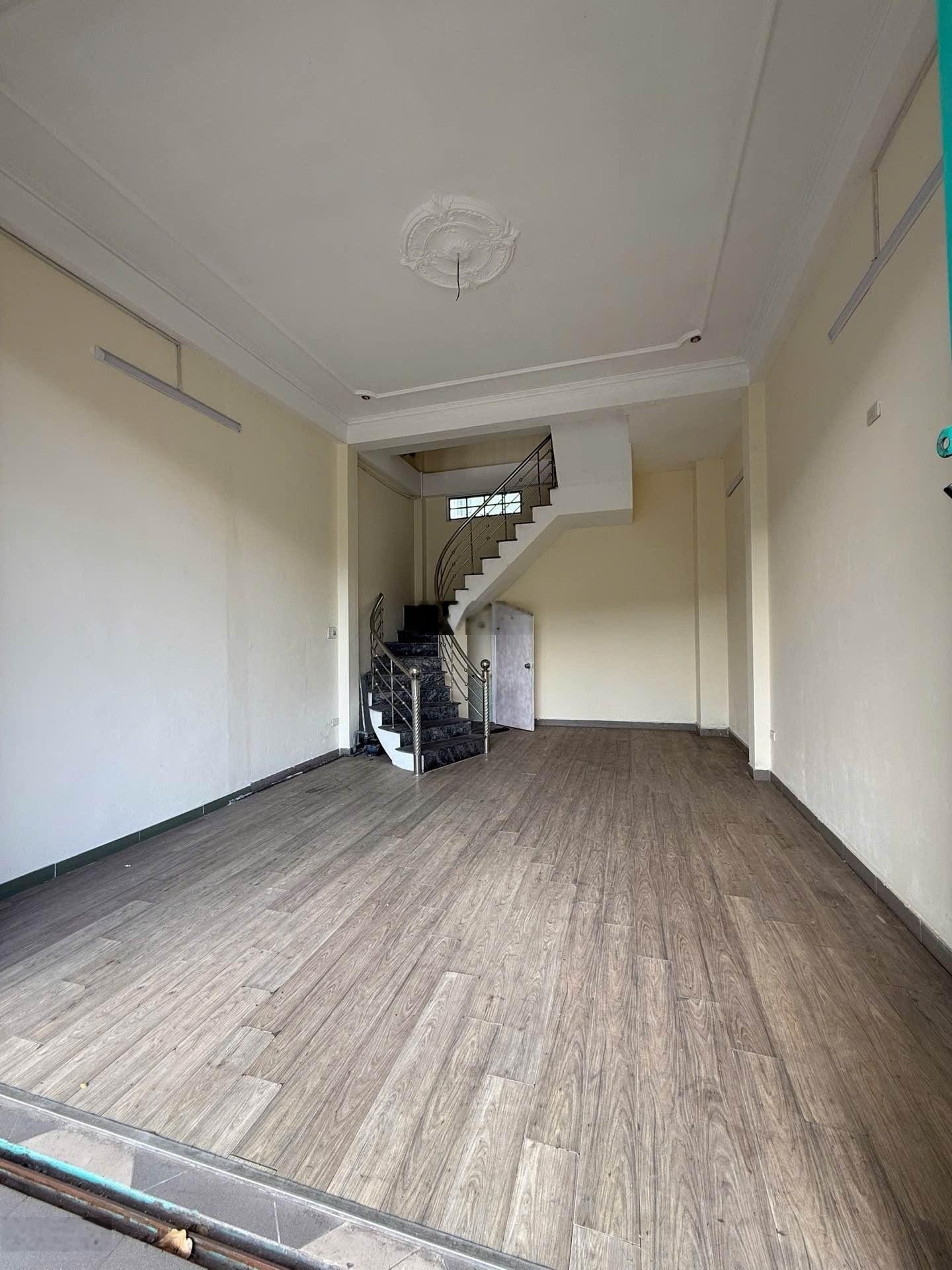 Nhà 3 tầng MT Điện Biên Phủ, 2pn, 3wc, gần ngã 4 Hà Huy Tập