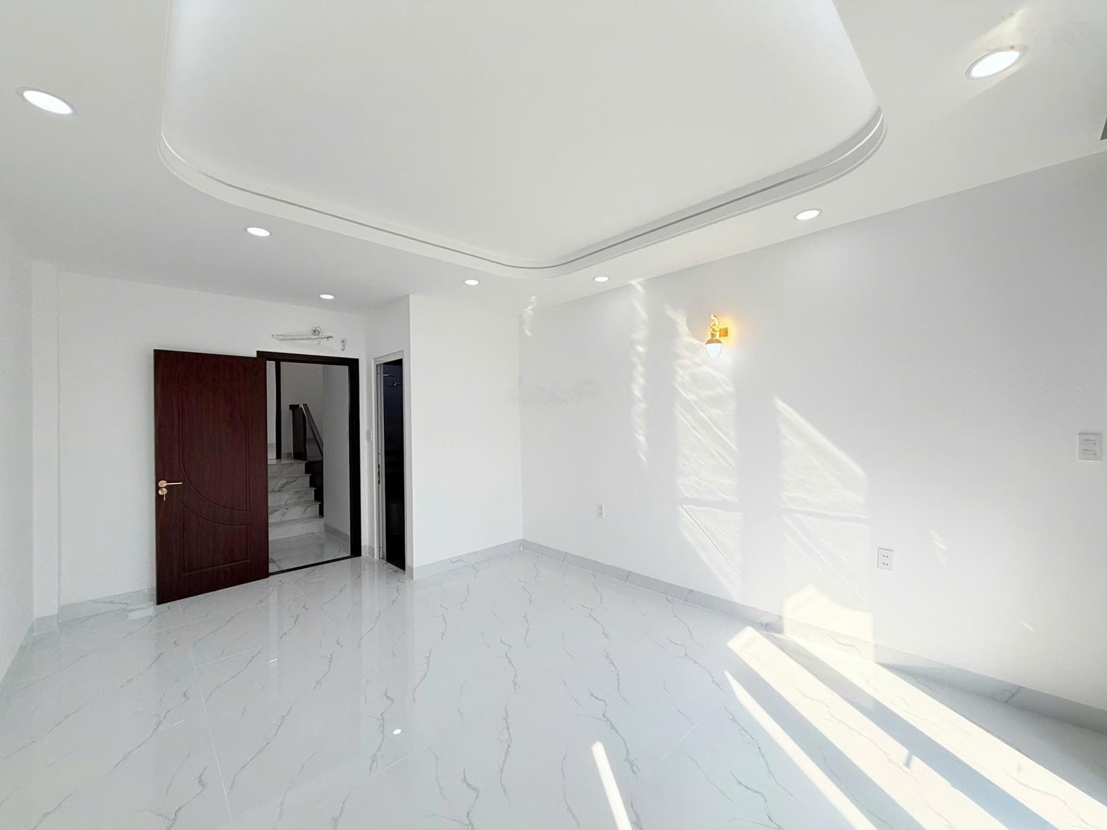 Nhà diện tích lớn (80m2) - có ô chừa thang máy - đường nhựa 7m - dãy nhà đồng bộ - kdc an ninh