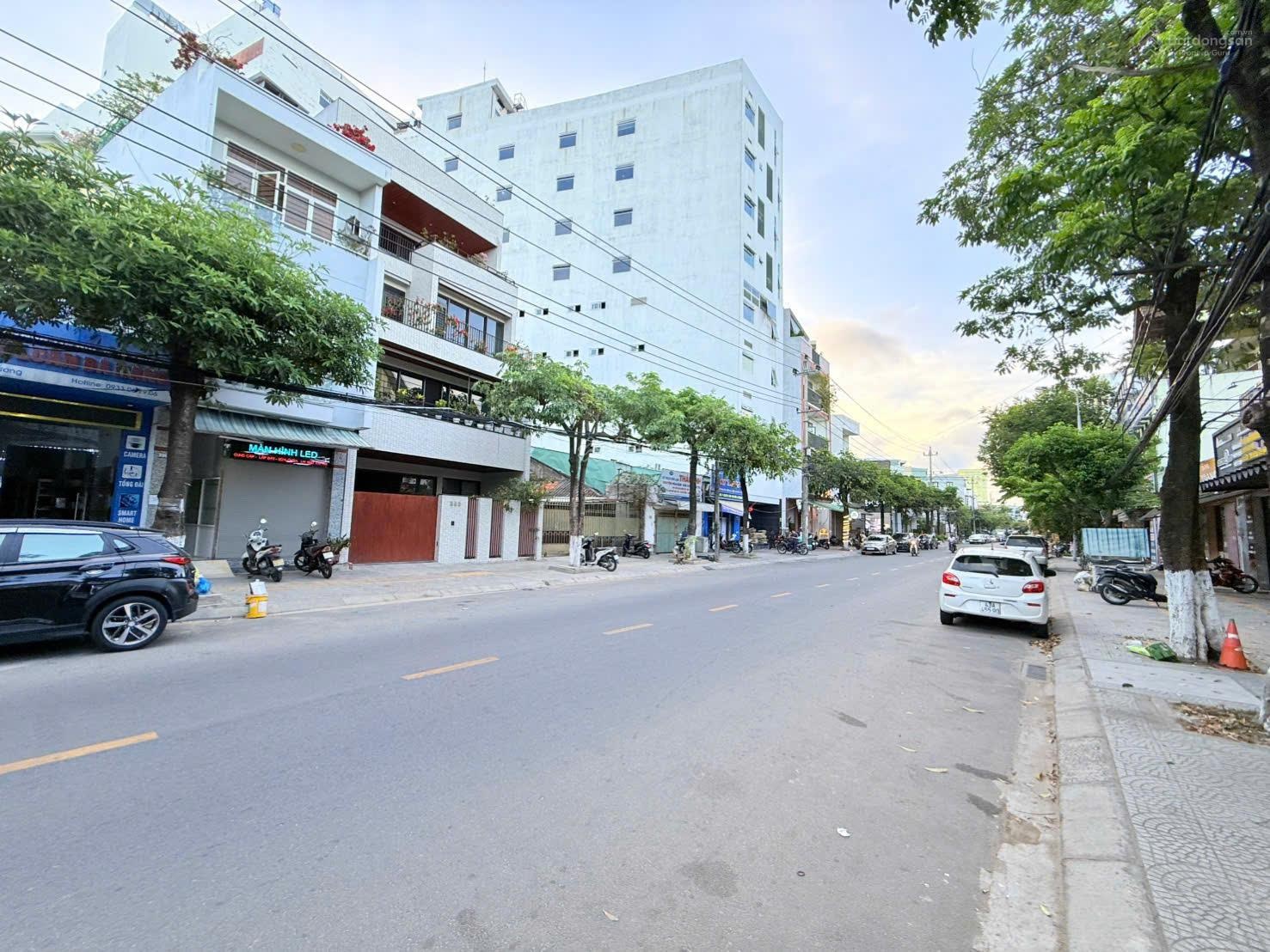 Bán lô MT Lý Triện (đường 7m5) sát ngã tư Hà Huy Tập . DT 98m2 giá 7ty950 LH 0942992361