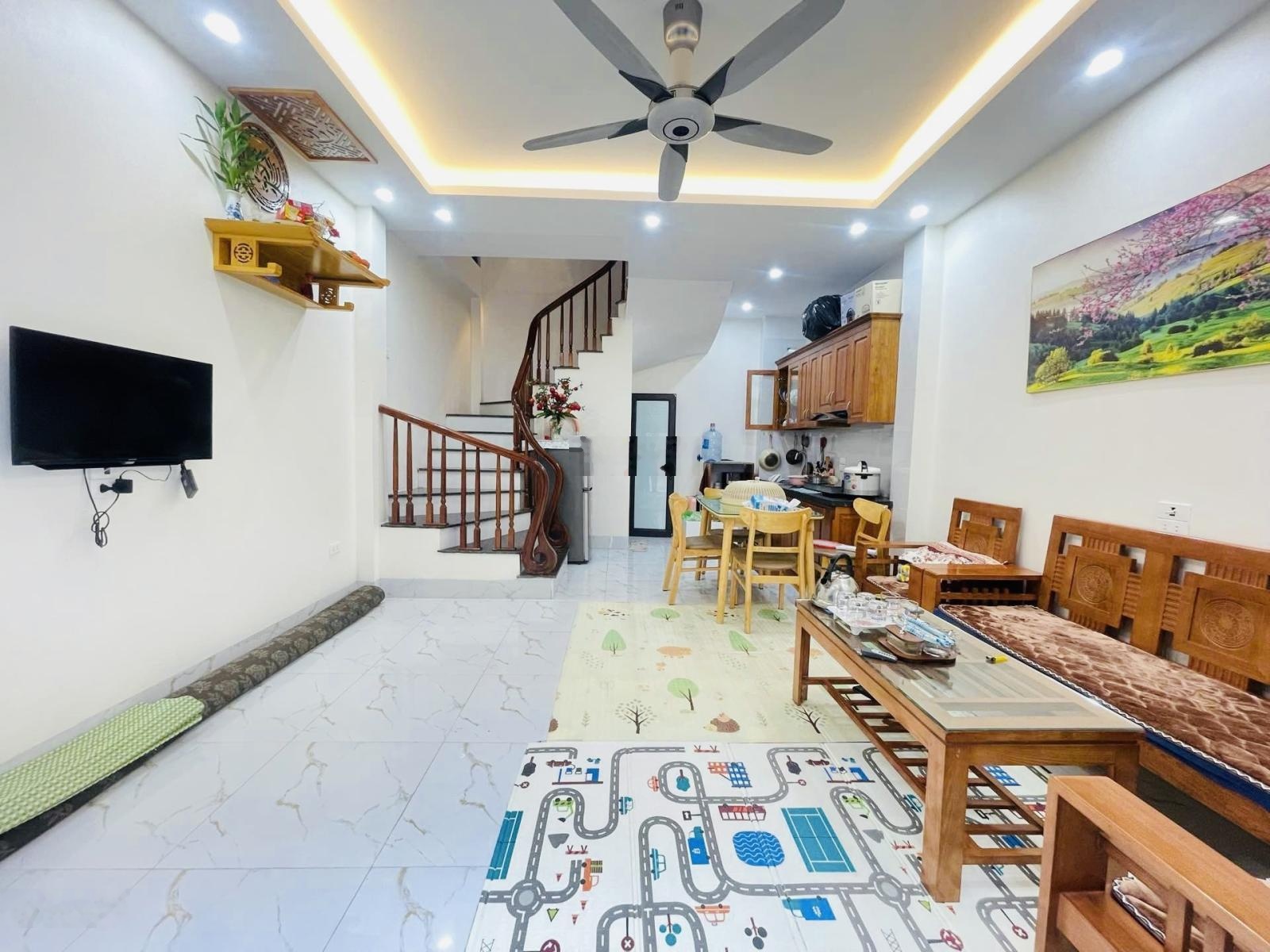 Bán nhà phố trần khát chân q. hbt-phân lô-ô tô dừng đỗ - kd văn phòng-39m2-6 tầng-16.8 tỷ.