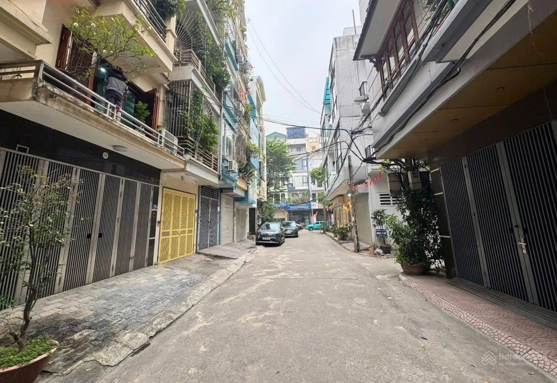 Bán nhà hoàng sâm phân lô quân đội 2 thoáng trước sau view bảo tàng dân ô tô tránh 60m*5t*mt4m