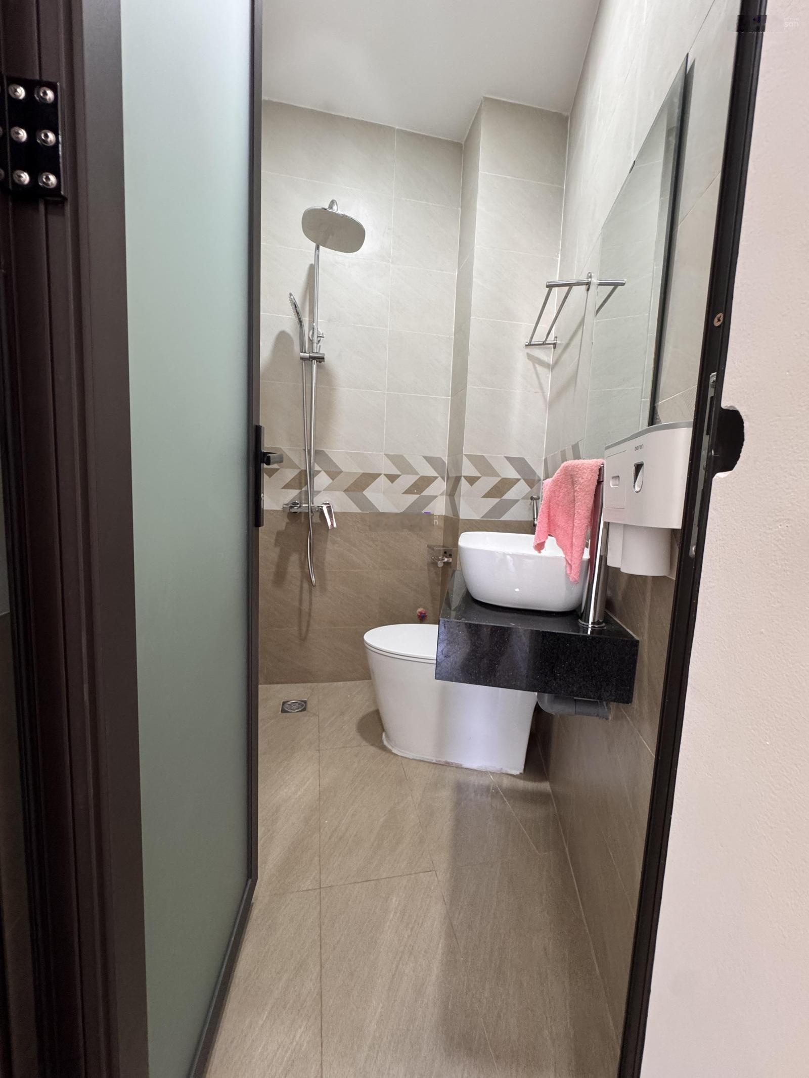 Nhà mới đẹp - Phan Tây Hồ - 4,2x10m - trệt 2 lầu sân thượng - 3PN 3WC - 15tr TL - Hằng 0906656852