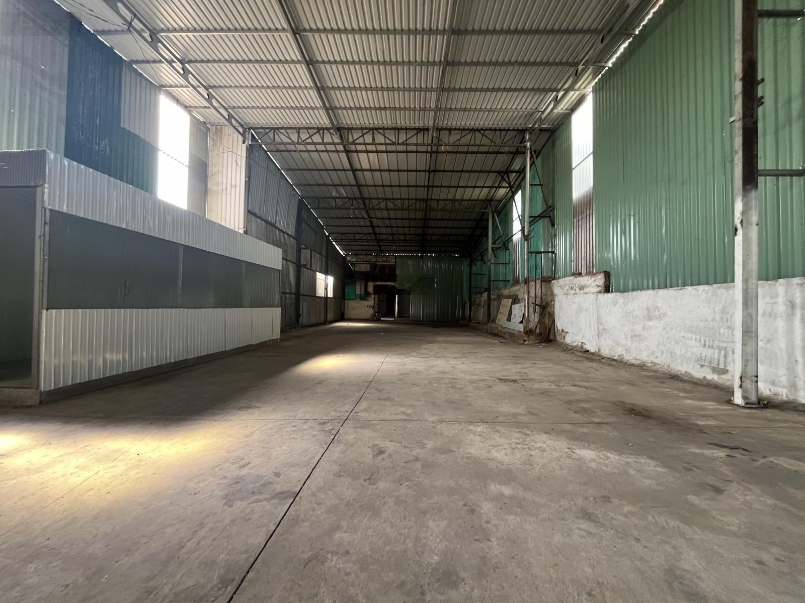 Cho thuê xưởng 380m2 tân bình dĩ an đường xe công có văn phòng