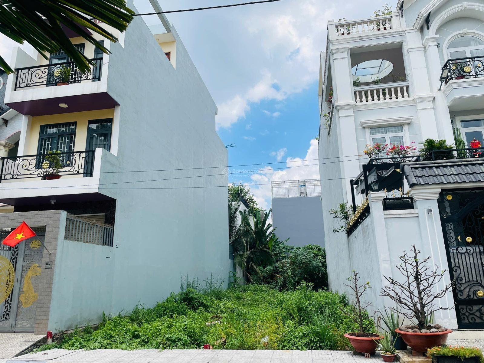 Cần Tiền Bán Gấp Lô Đất 130m2 (Ngang 8M) Đường Xe Hơi Tránh Nhau - Cách Mặt Tiền Hiệp Bình 200m