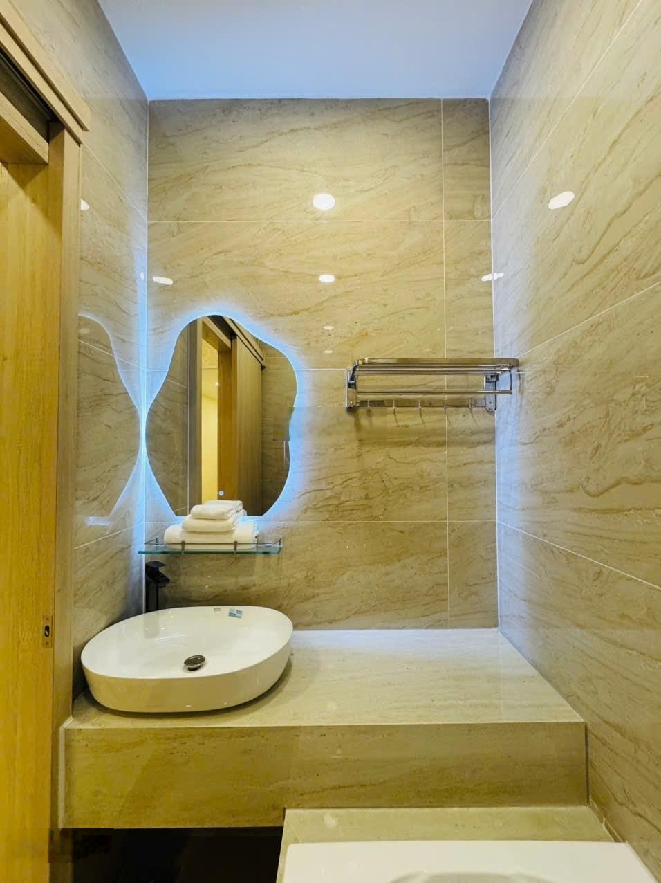 Hẻm nhựa 7m ngay Lý Thường Kiệt, Tân Bình, 3.5x14m, có PN dưới trệt, full nội thất, nhỉnh 4T