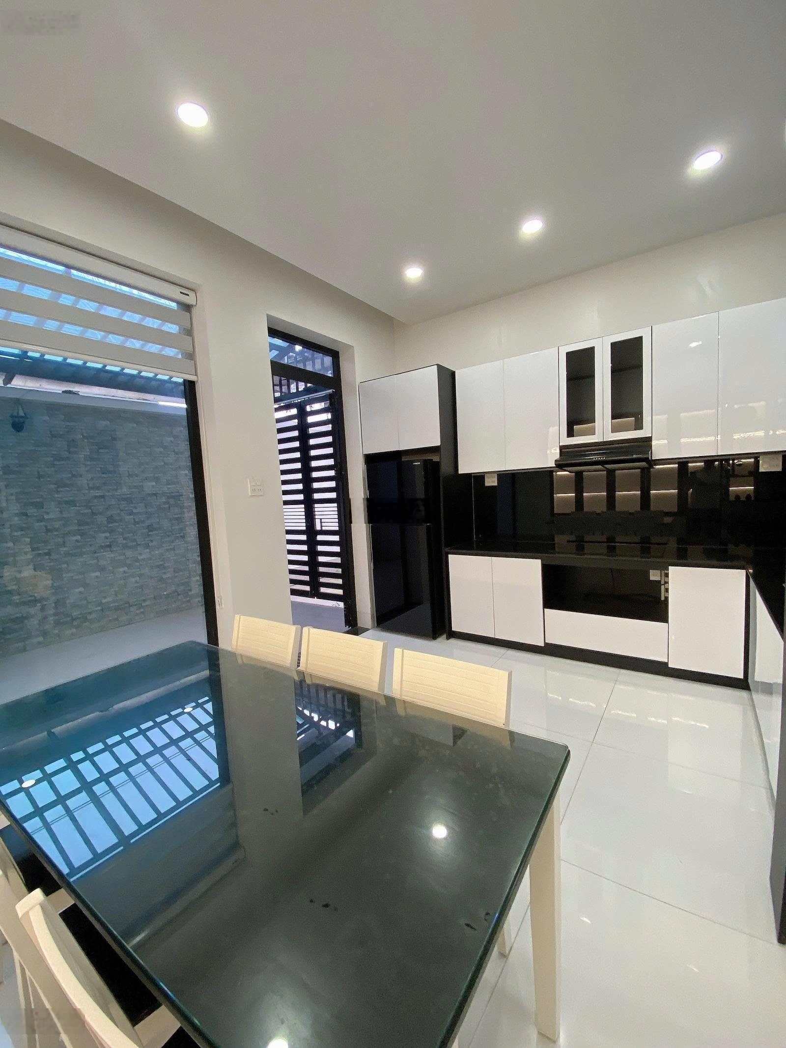 Nhà phố 1 trệt 2 lầu sân thượng đẹp đường d13.trục chính kdc hồng loan - phường cái răng tp cần thơ