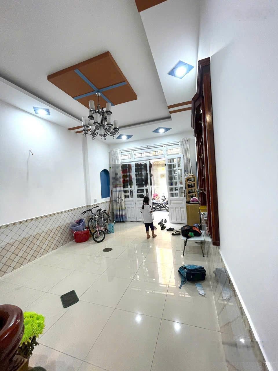 Nhà 3 tầng, sát MT Đường Số 2, xe hơi ngủ trong nhà, 4pn, nội thất cao cấp, gần metro, nhỉnh 7tỷ