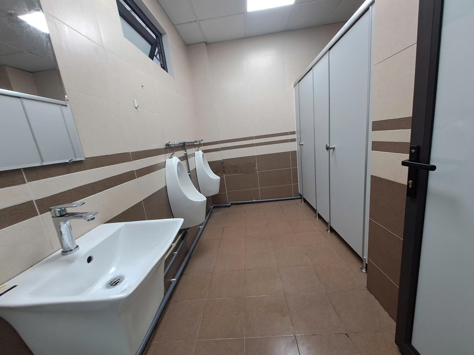 Hàng hiếm Việt Hưng lô đất lớn 317m² kèm nhà 3 tầng phù hợp làm văn phòng, trụ sở công ty