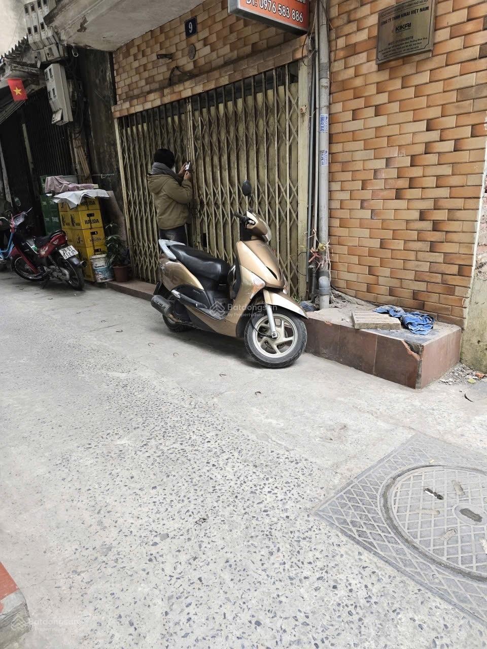Bán Nhà Minh Khai 34m² Cách Mặt Phố 20m, Ô Tô 5 Chỗ Qua Cửa, Giá 350 Triệu/m²