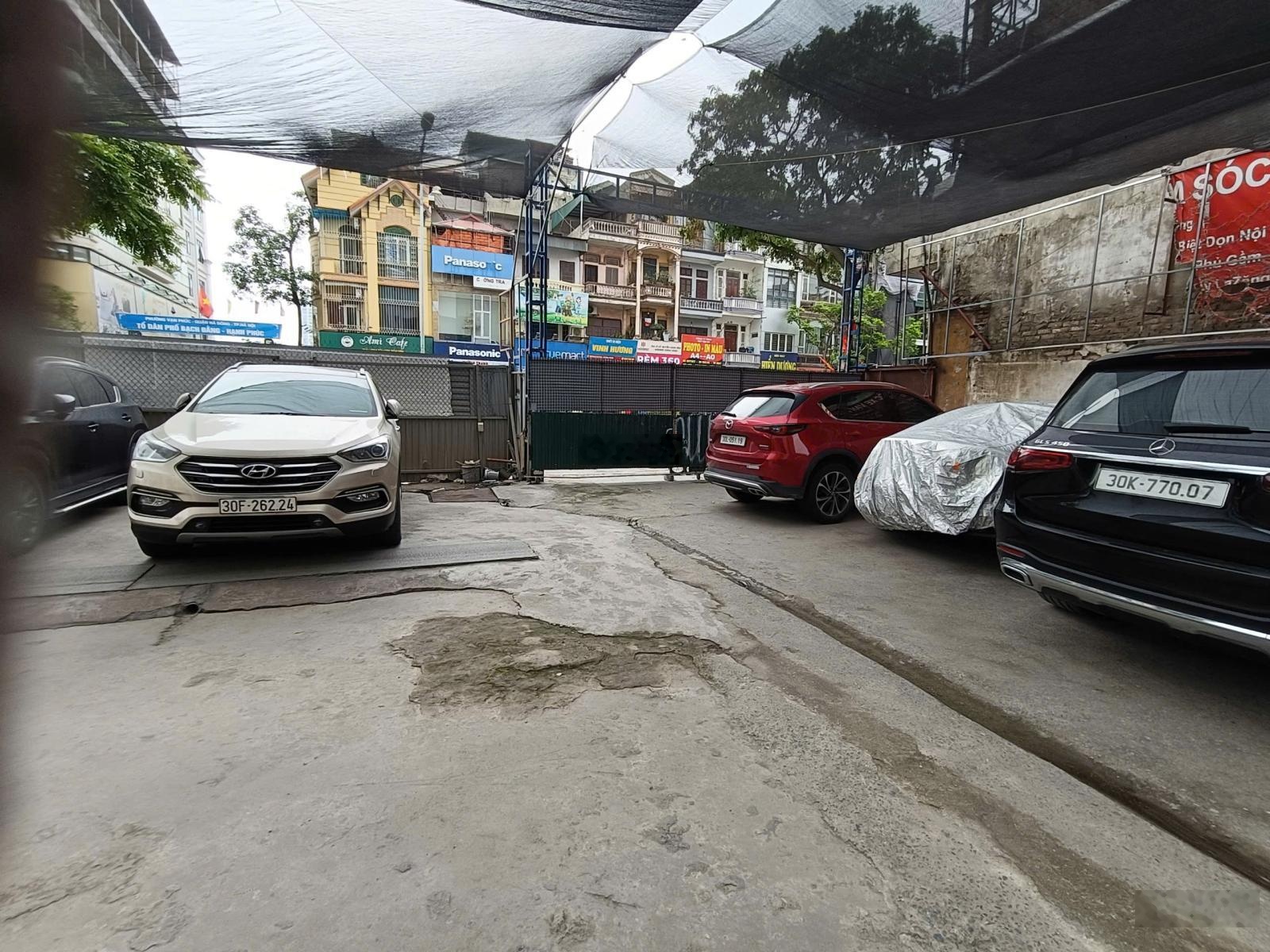 Cho thuê chân đế toà nhà ngã tư Vạn Phúc, Hà Đông, DT 600m2, MT 25, xe công, bảo vệ, 50tr/tháng