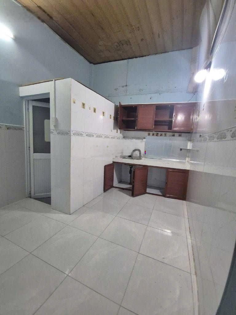 Bán nhà c4 sát mặt tiền tô hiệu - tân phú - 56m2 - hxh - phù hợp xây mới hoặc đầu tư - sổ riêng .