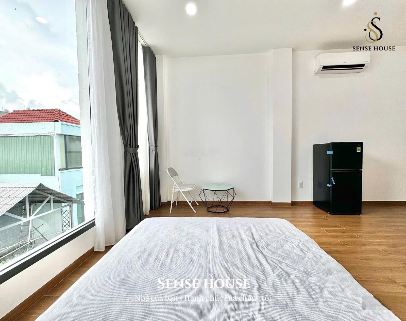Cho thuê phòng trọ Quận 10 gần ĐH Kinh Tế UEH ban công 30m2 thoáng mát an ninh
