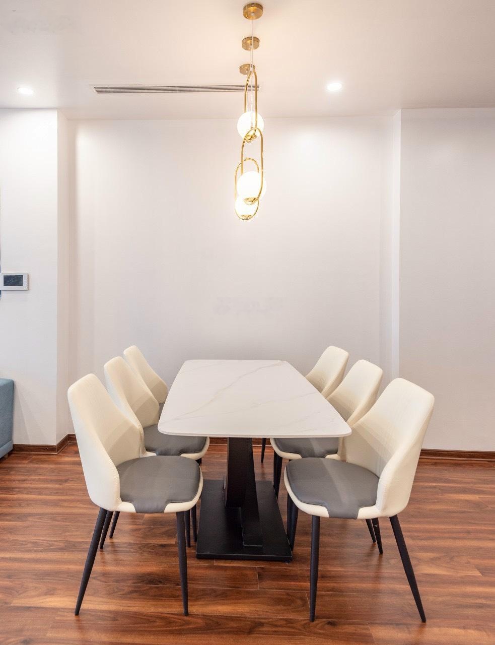 Cho thuê Center Point 110 Cầu Giấy, 2 ngủ full đồ, 16 tr/th, 80m2. Liên hệ: 0.942,00.6856