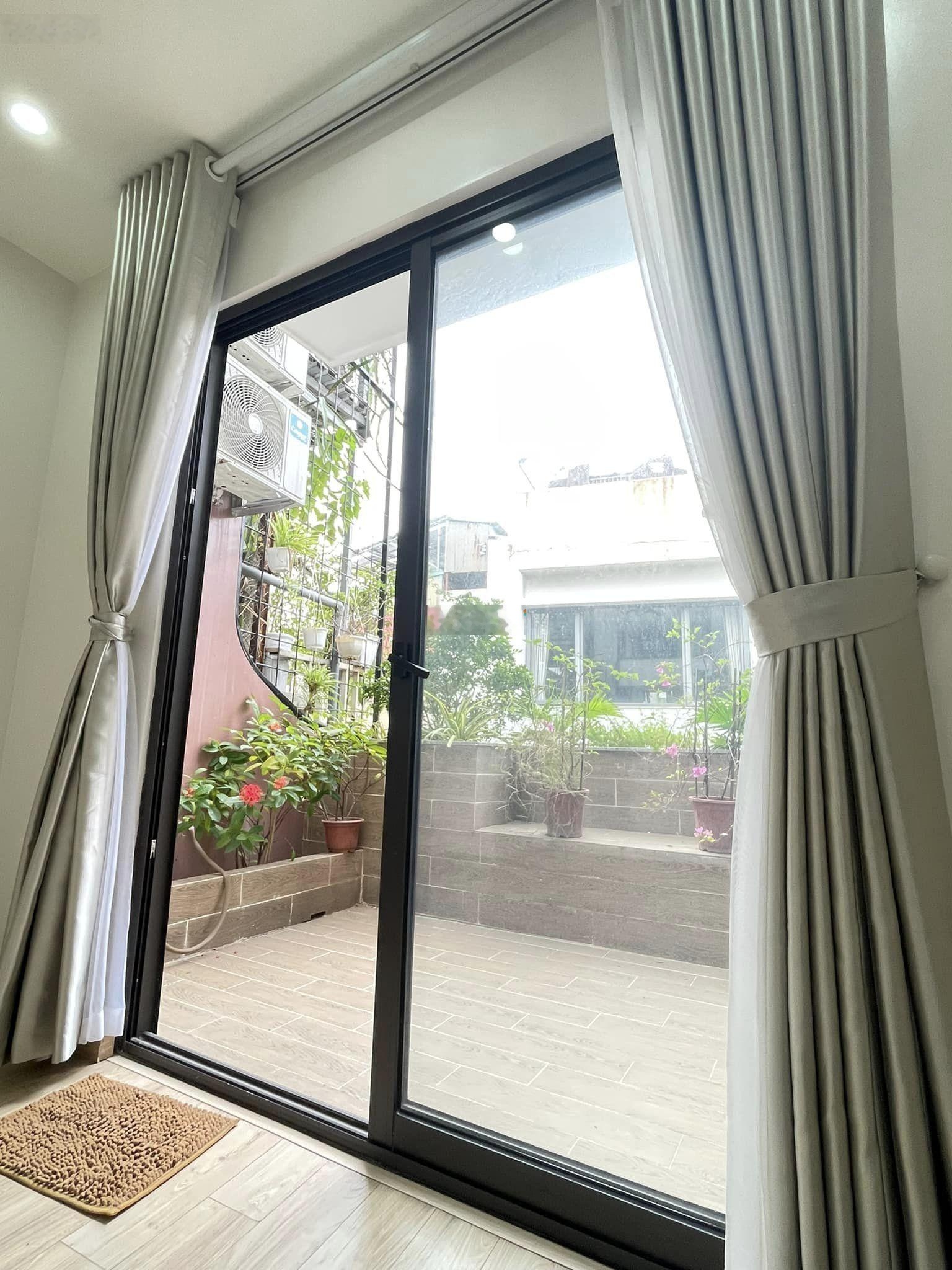 Hiếm! Bán nhà phân lô phố Chùa Láng, lô góc, ô tô, kinh doanh, thang máy, 50m2*6T, 15 tỷ