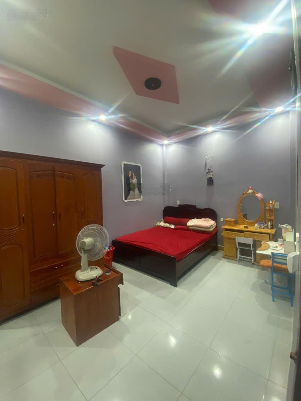 Bán nhà trệt lầu - đường nhựa gần vòng xoay An Phú, Thuận An