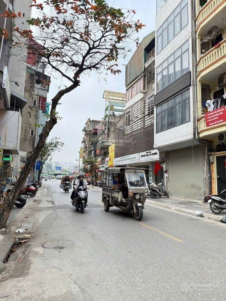 10,2 tỷ - mặt phố Trương Định gần Bạch Mai - Kinh doanh sầm uất, 5 tầng, 5 ngủ