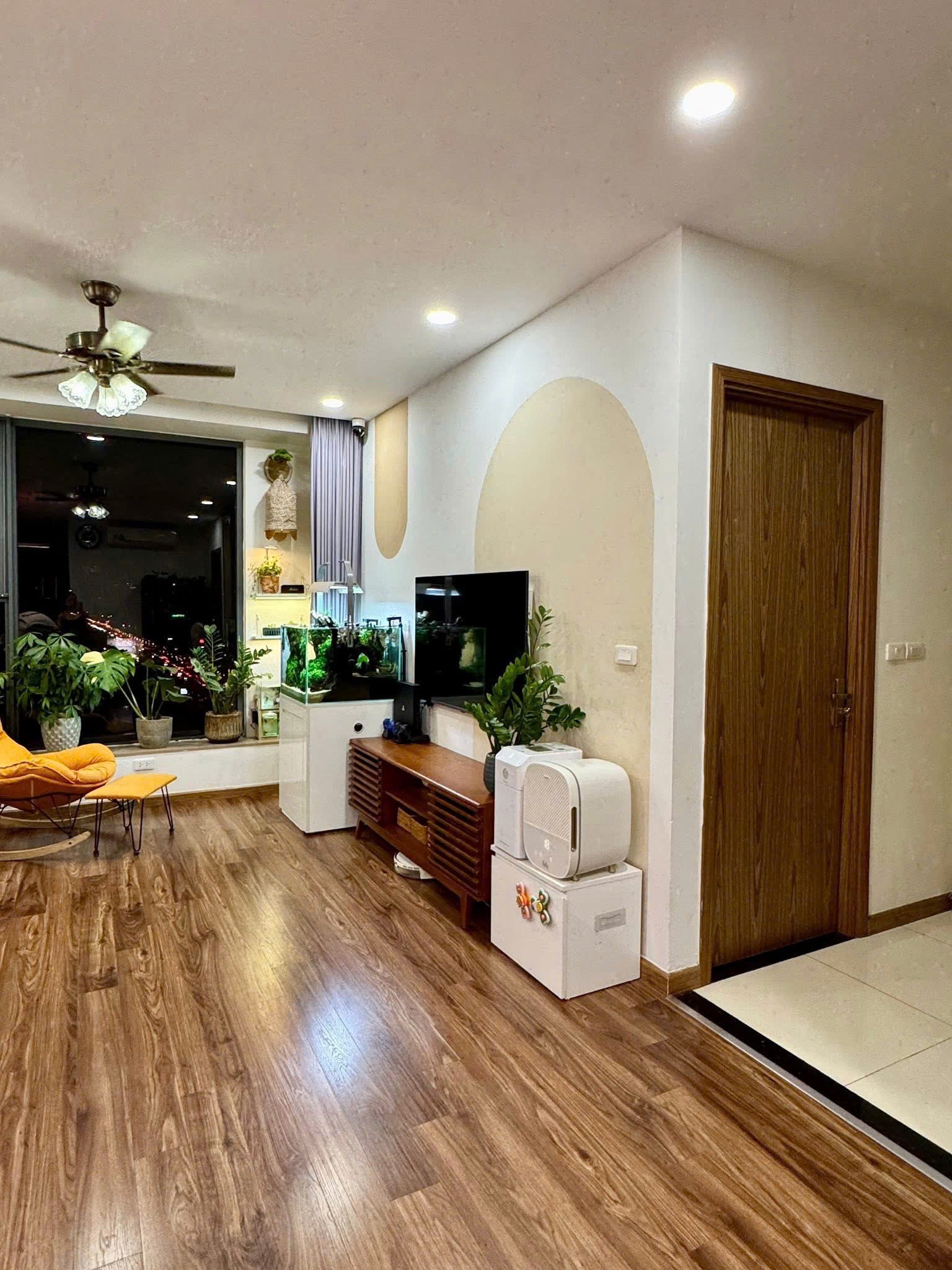 Bán căn hộ mặt đường Nguyễn Xiển, 75m2, 2PN2WC, full nội thất, sổ đỏ sẵn, giá 6,4 tỷ (bao thuế phí)