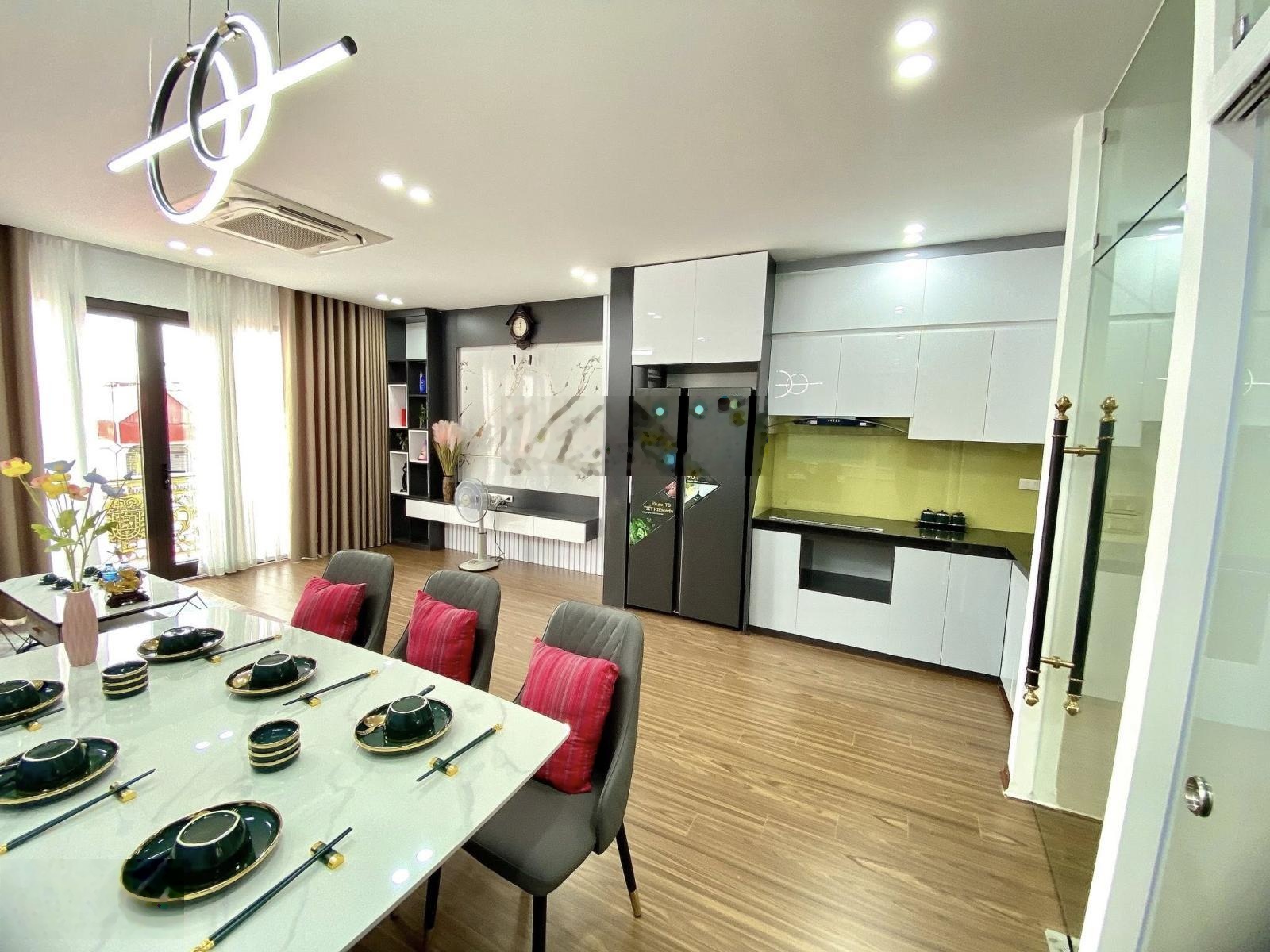 Bán nhà Tạ Quang Bửu, Hai Bà Trưng, 56m x 4 Tầng, thang máy, 12 tỷ TL.