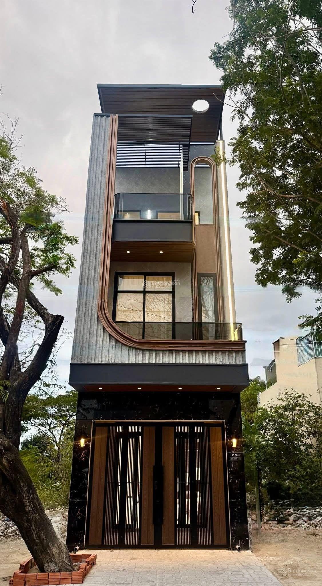 Giảm 300tr bán nhà mới xây 3 tầng, đất lành, vĩnh thái, nam nha trang, khánh hòa