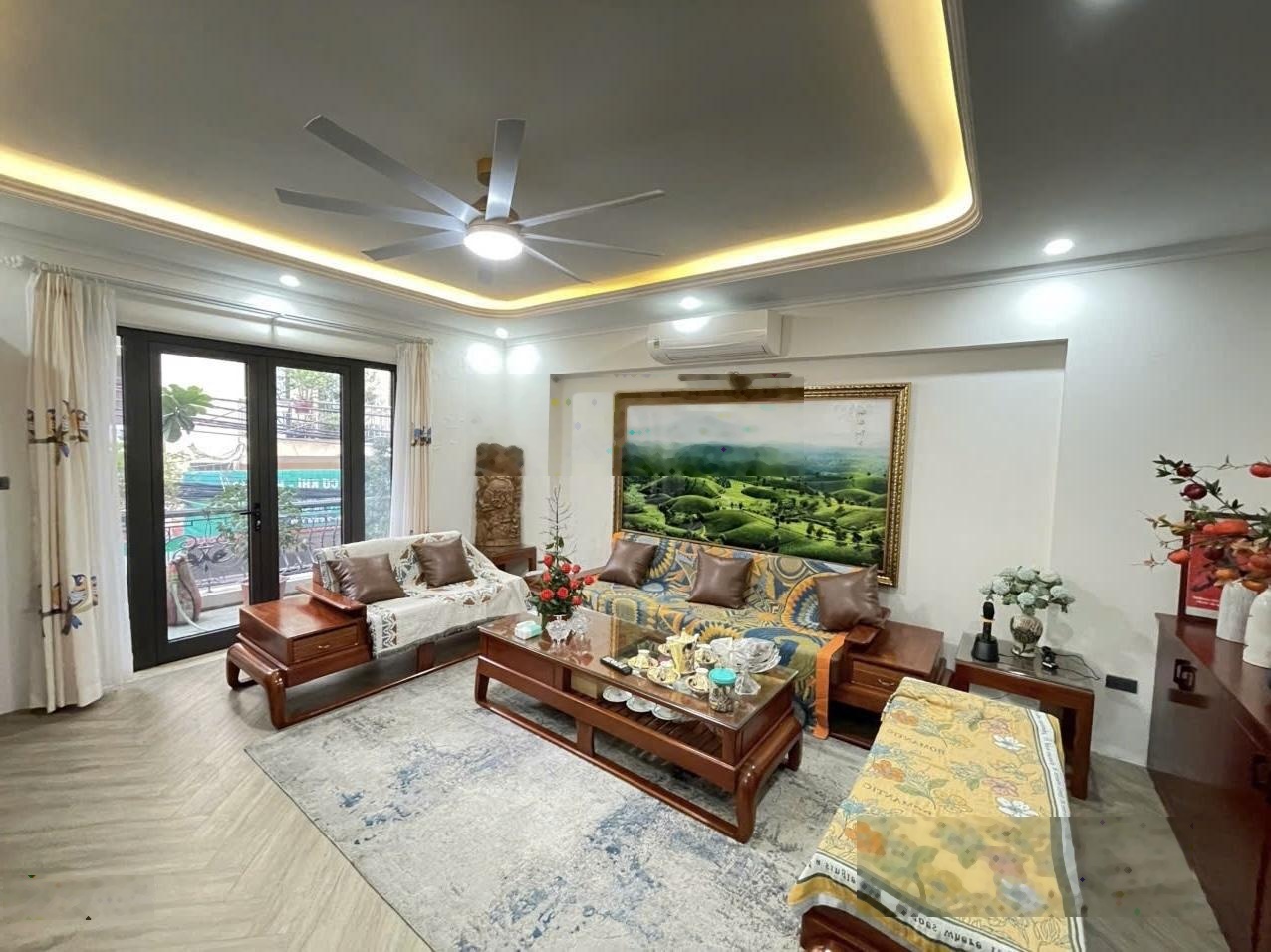 Giảm sốc 5tỷ nhà mặt phố Hoàng Ngân, Thanh Xuân - DT 90m2*5 thang máy - MT 5m, giá 19 tỷ