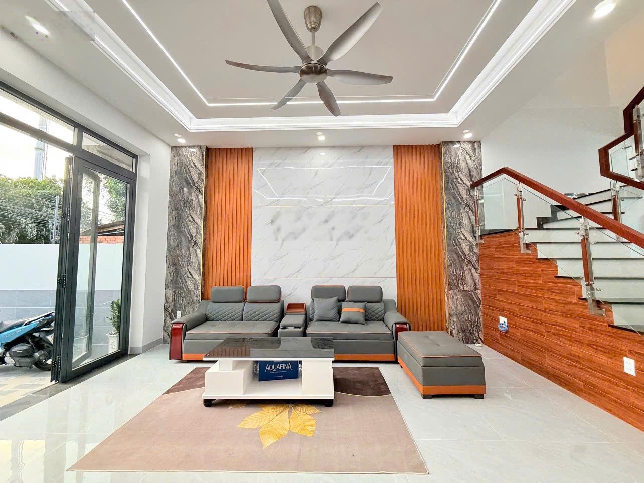 Nhà ngay TT dĩ an , bình dương củ HCM 130m2, nhà hoàn công mới 100%