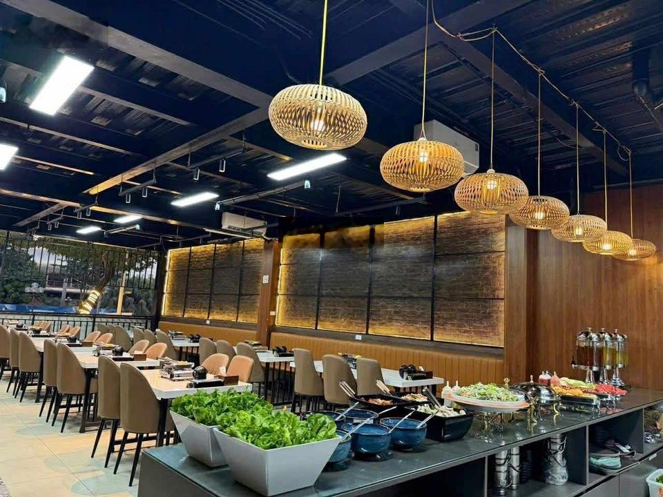 Cho thuê mặt bằng Nguyễn Chí Thanh DT 150mx2 tầng MT 8m, mặt phố vị trí vip cho thuê mọi mô hình