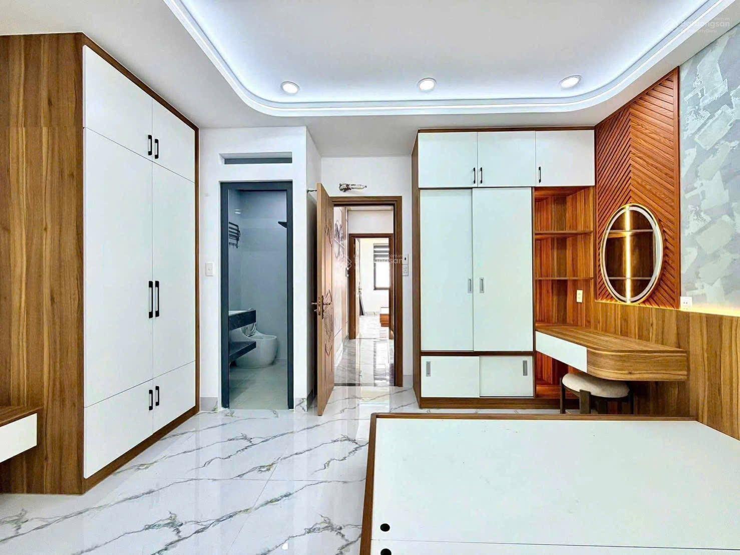 Duy nhất 1 căn nhà chỉ nhỉn 8 tỷ hẻm nhựa 9m tô hiệu dt: 4x17 cn đủ xây 4 tầng st mới lh 0936999494