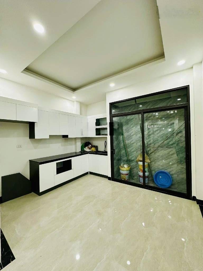Người quen gửi bán nhà phố Trương Định Diện tích 55M2 xây 5 tầng thang máy giá tốt nhất khu vực.