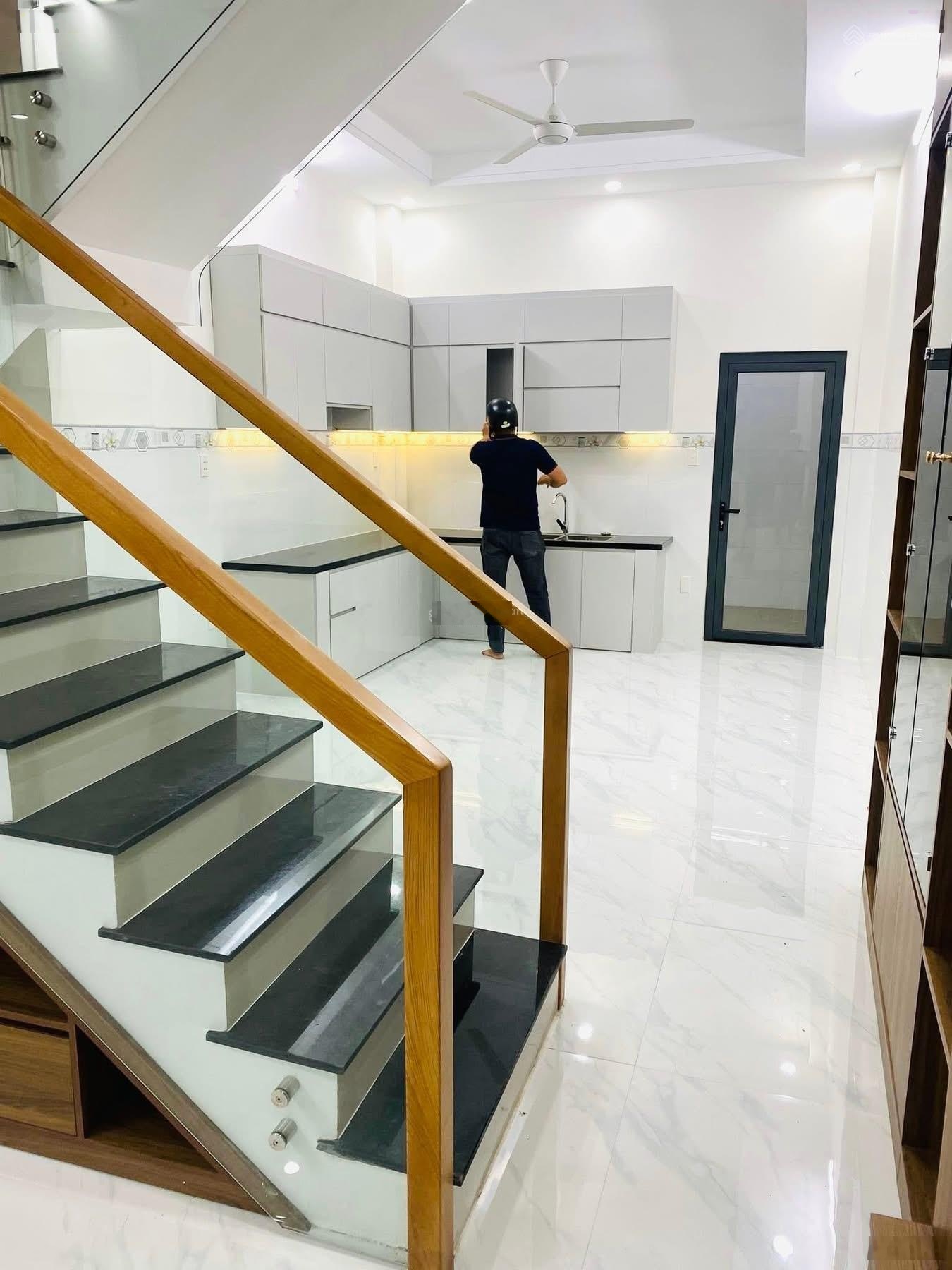 Tại sao bạn phải mua nhà vùng ven khi Trương Văn Thành - Q.9 Diện tích 52m2 chỉ hơn 2 tỷ