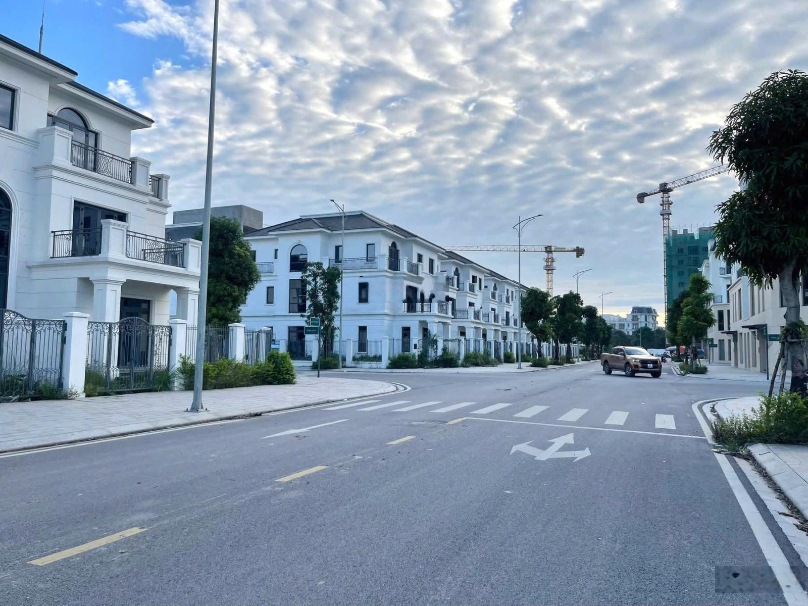 Không hiểu sao chủ để lại giá này tại biệt thự central riverside ngay trung tâm phường hạc thành!