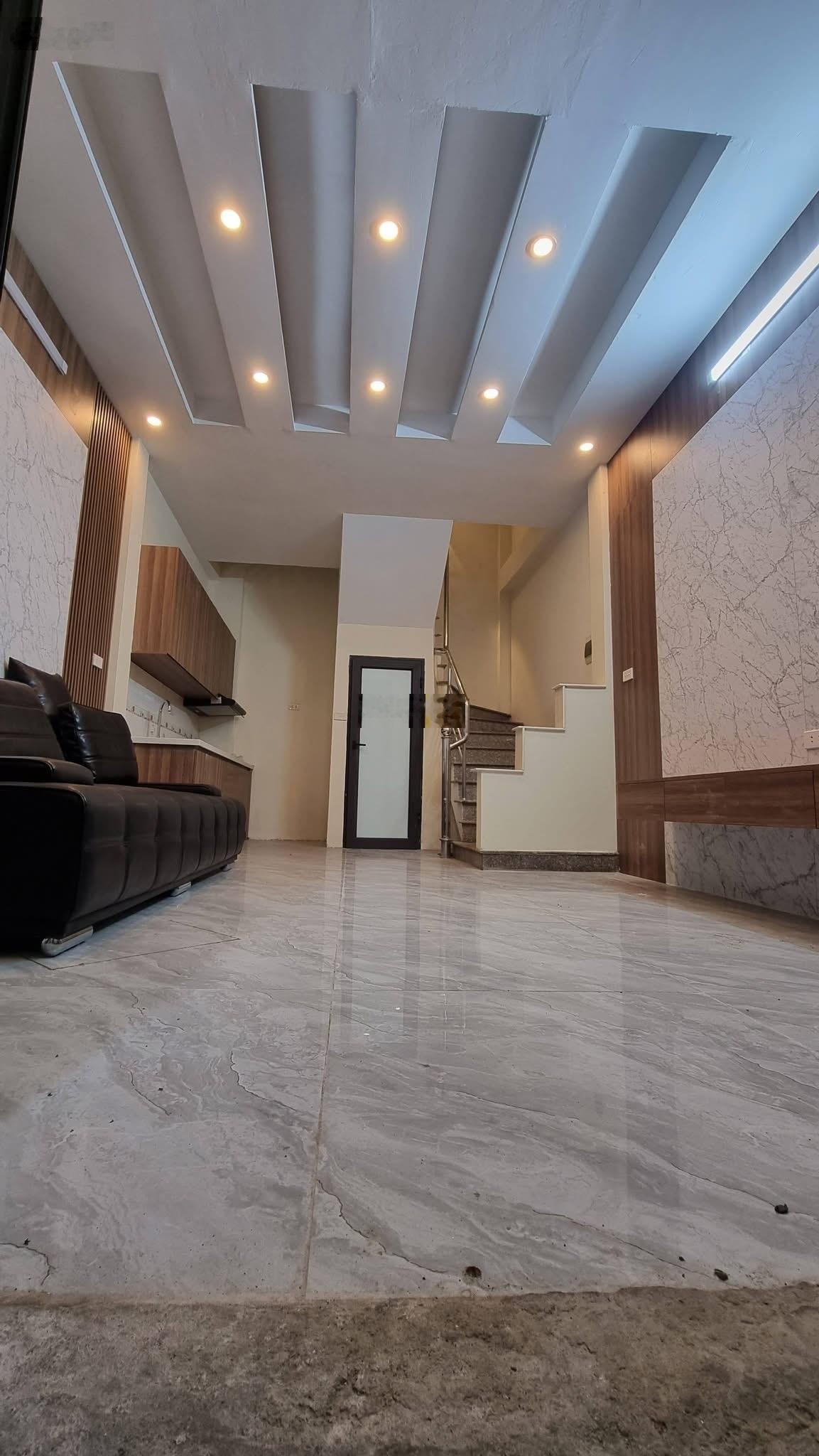 Nhà đẹp điểm 10 phố Quan Nhân-35m2x5T, MT: 4m-30m ra hồ-Chưa 8 TỶ-Không quy hoạch.