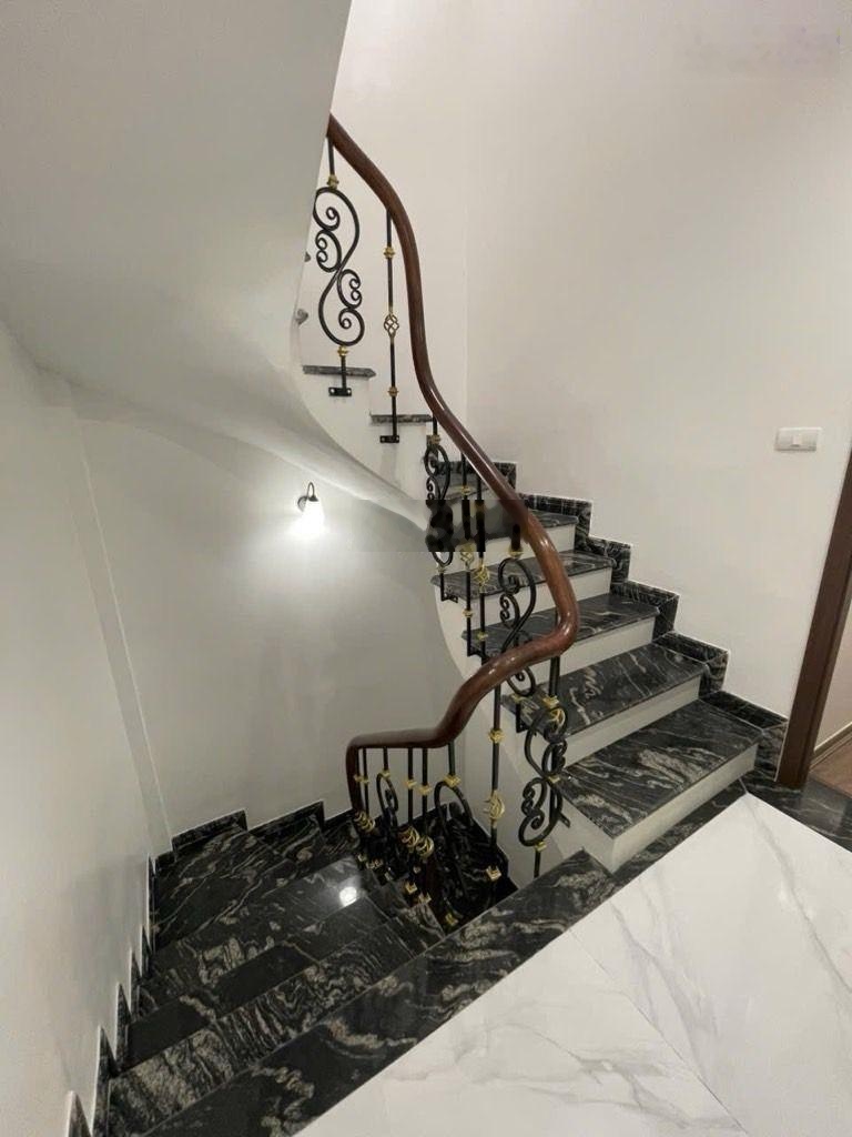 Bán nhà mới Việt Hưng - khu Thanh Am đang quy hoạch đẹp - nhà 5 tầng diện tích 55m2 chỉ 7,85 tỷ