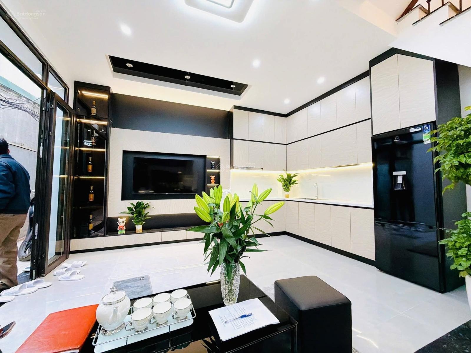 BÁN NHANH !!! Siêu Phẩm _ Ngõ Gốc Đề, Hoàng Mai _ 4 Tầng. MT 4,8m. Giá 6,08 Tỷ _ Sổ đỏ hoa hậu