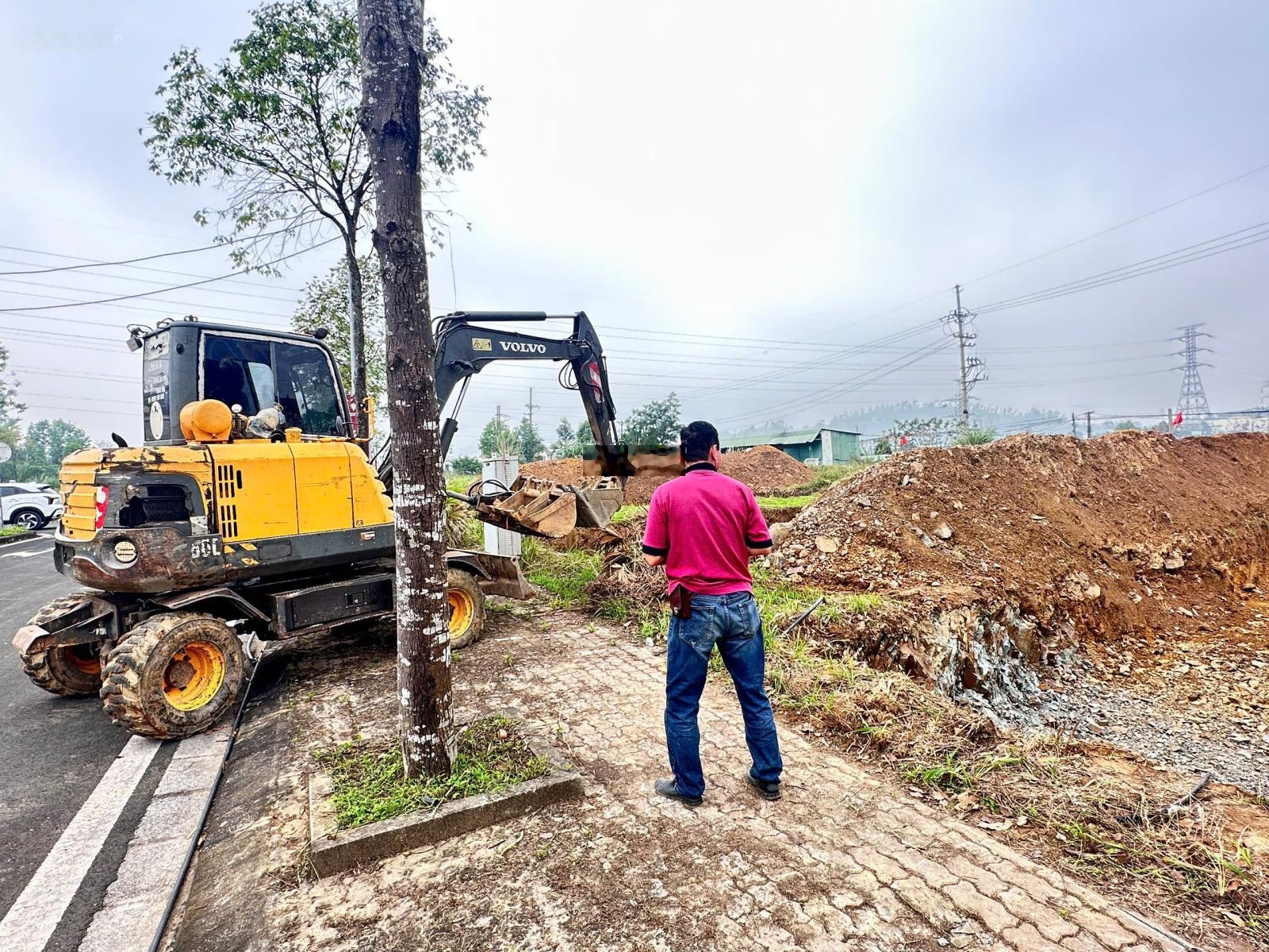 Chính chủ bán lô trục chính, S: 90.1 m2, MT: 5m, mặt đường 17m, thuận lợi kinh doanh