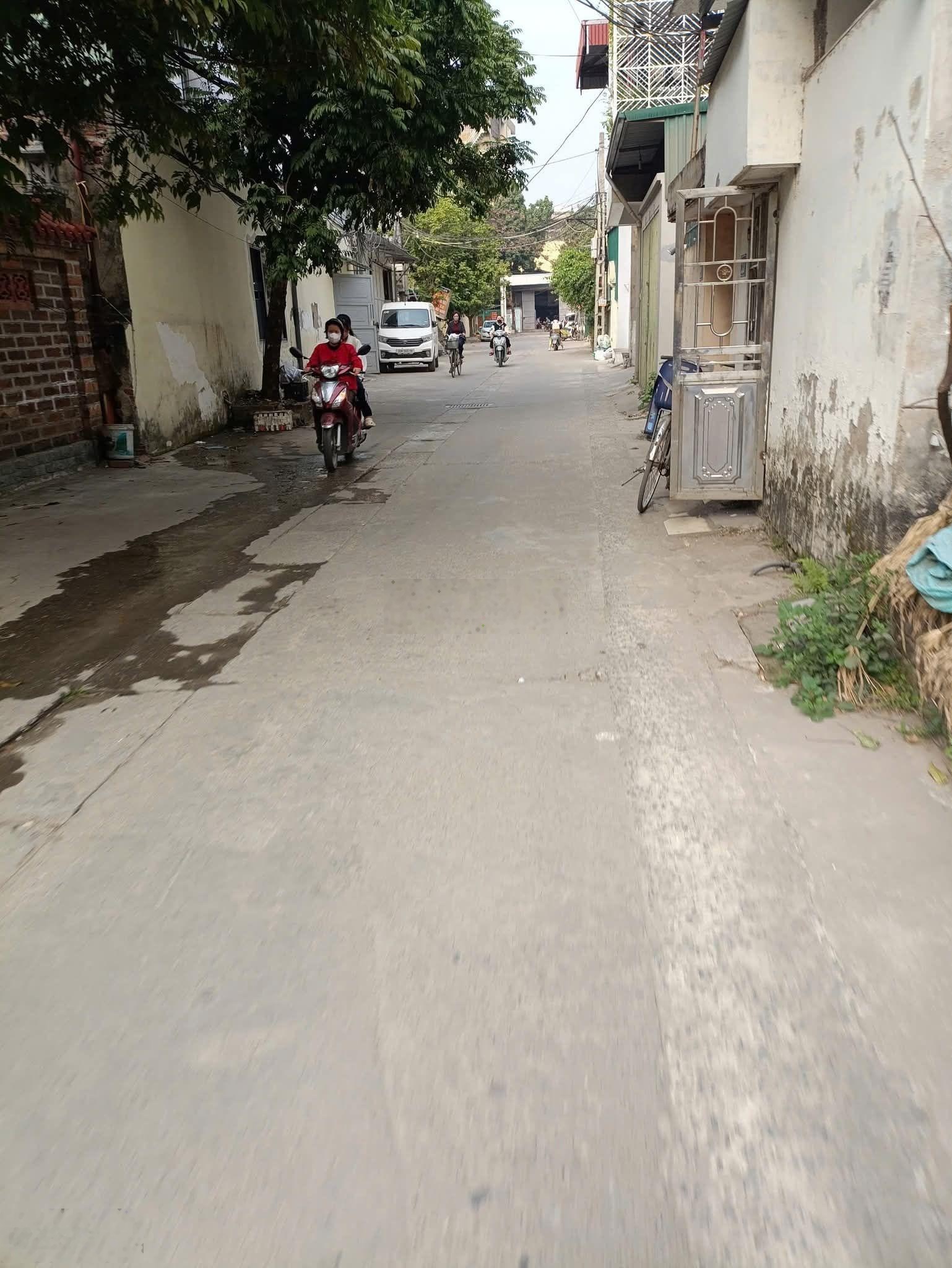 Bán nhàhữu lê - đại thanh- diện tích 40m x 04 tầng. nội thất đẹp, khách chỉ việc ở. ngõ gân oto.