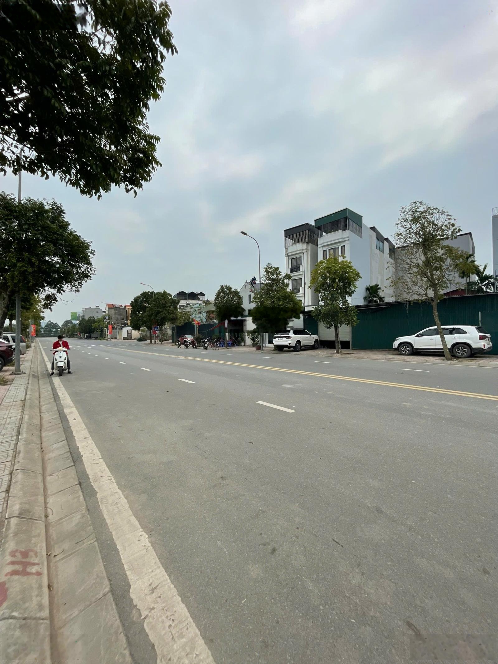 Bán đất trung tâm Long Biên, mặt tiền rộng Phân lô vỉa hè 2 mặt ngõ ô tô tránh-gần cầu Vĩnh Tuy!