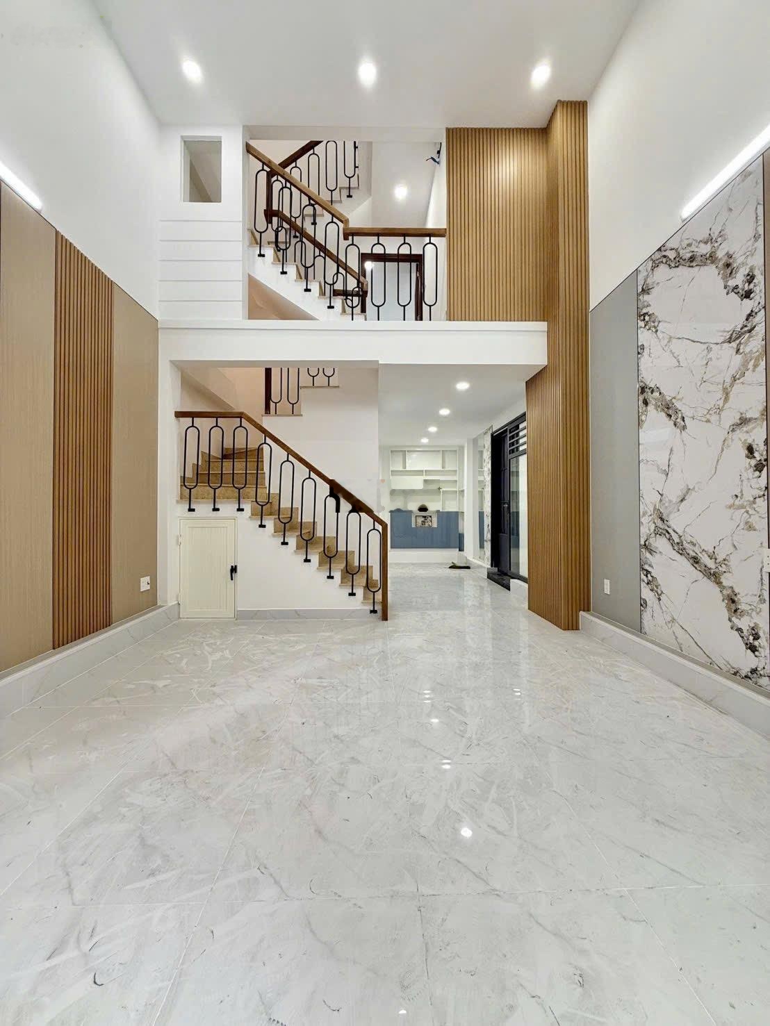 Siêu phẩm nhà mới Quận 3, 3 tầng, 3 phòng ngủ, 4 nhà vs, 42m2. Vào ở ngay