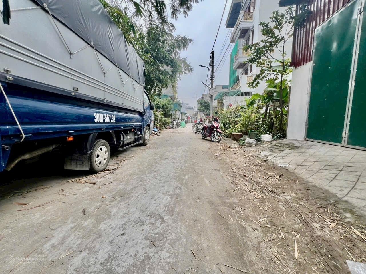 Bán đất phân lô TĐC X3 Thạch Bàn 80m2 - MT 5m- 13 tỷ- Ô tô tránh- vỉa hè- sổ vuông đẹp- giá tốt.